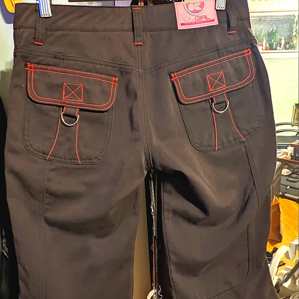 Kikwear black and pink cropped cargo pants size 5 EUC Y2K raver vintage